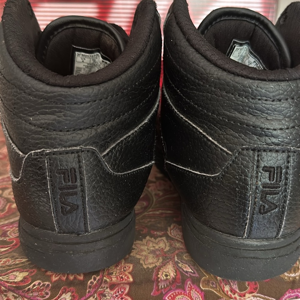 FILA Black BOYS' IMPRESS SNEAKERS size 4 - Picture 2 of 7